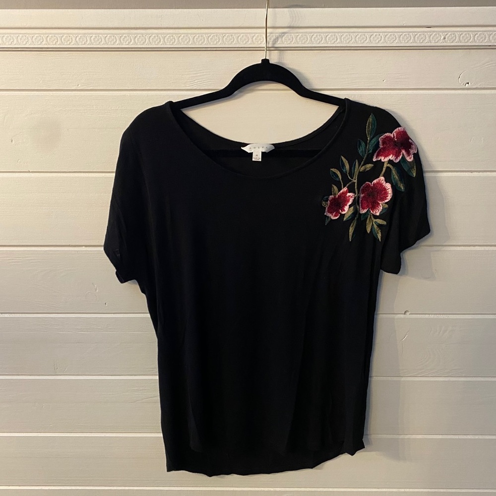 Women’s Loose-fit Short Sleeve